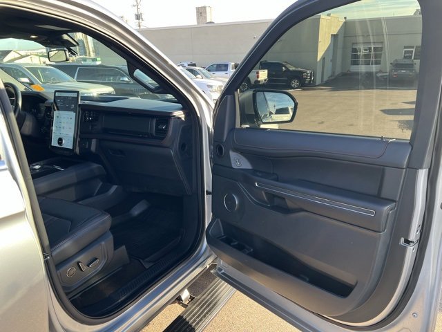 Used 2023 Ford Expedition Max Limited image 40