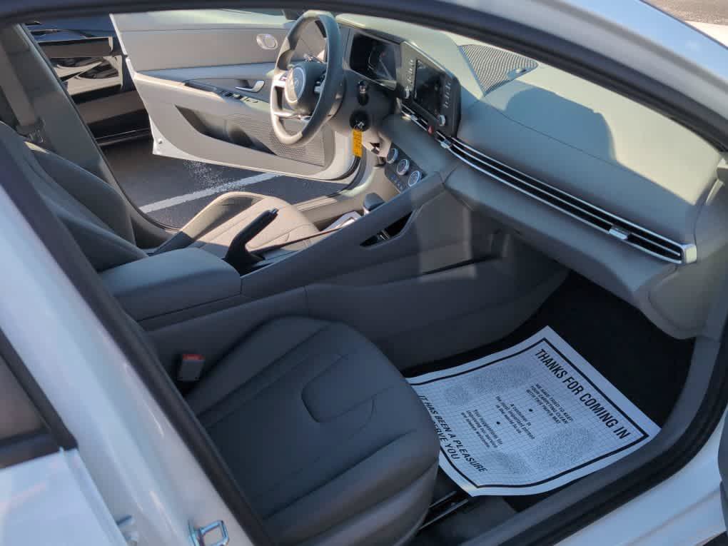 New 2026 Hyundai Elantra SE FWD image 21