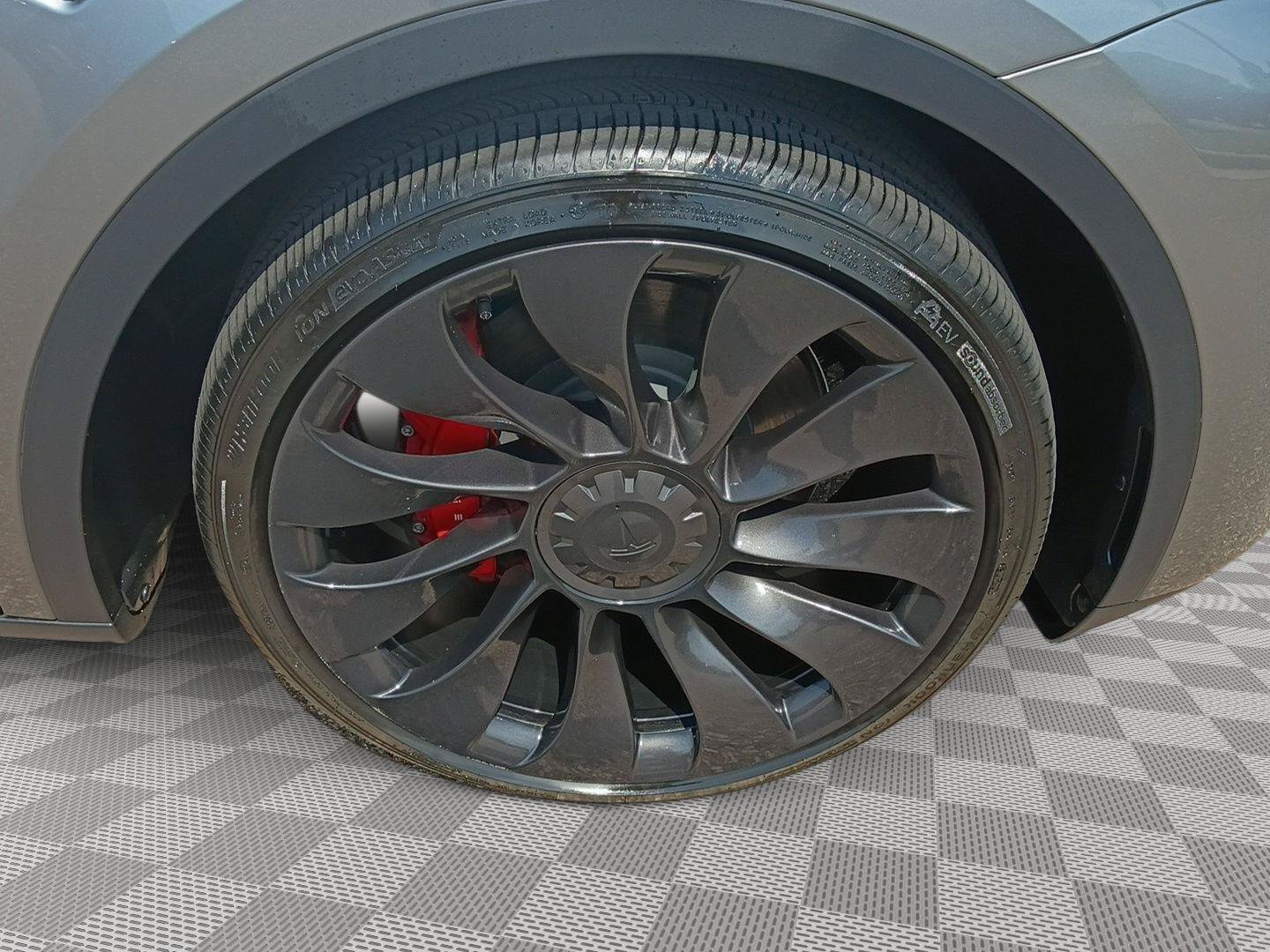 Used 2025 Tesla Model Y Performance AWD/4WD image 16