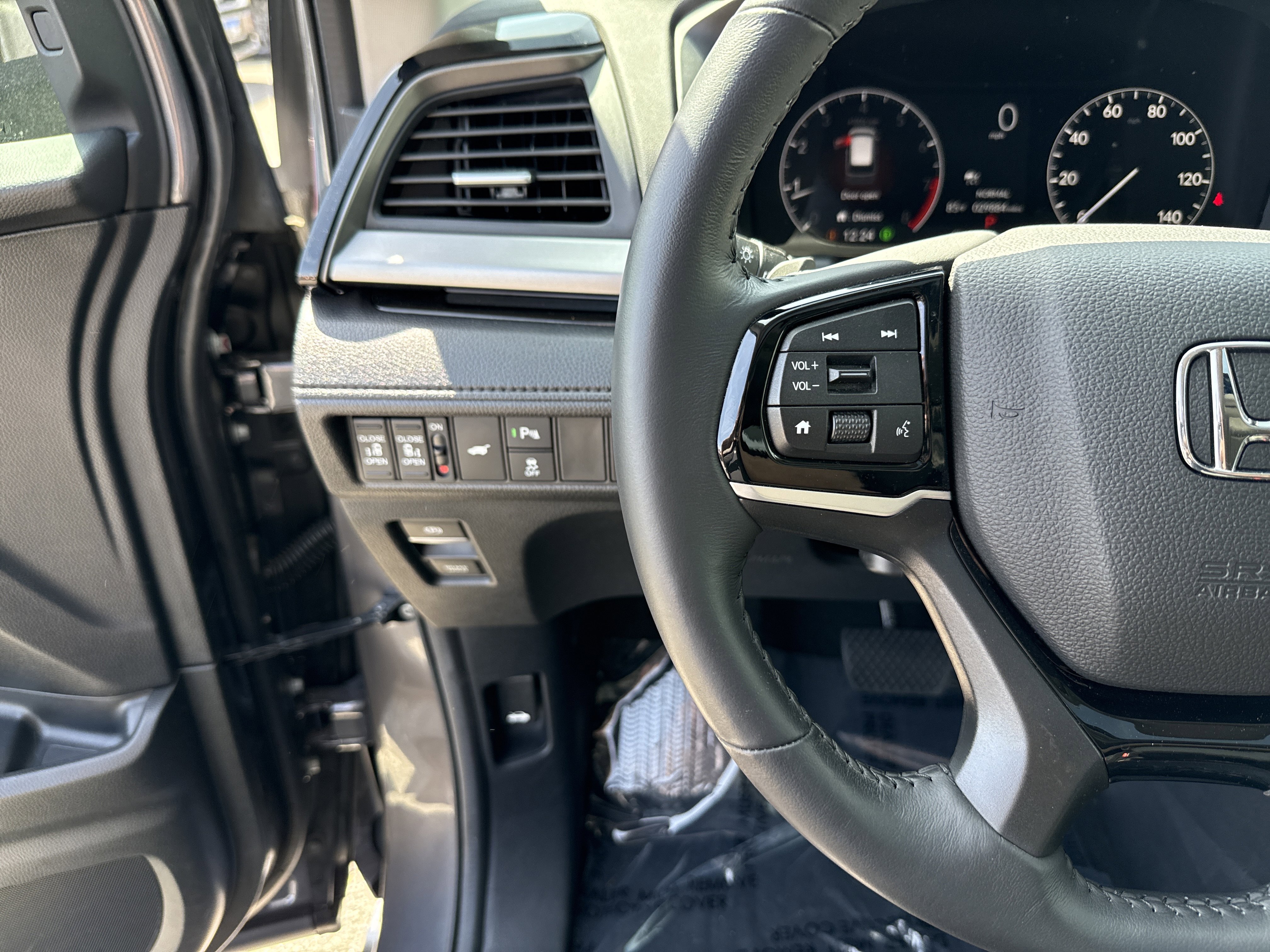 Certified 2025 Honda Odyssey Touring image 19