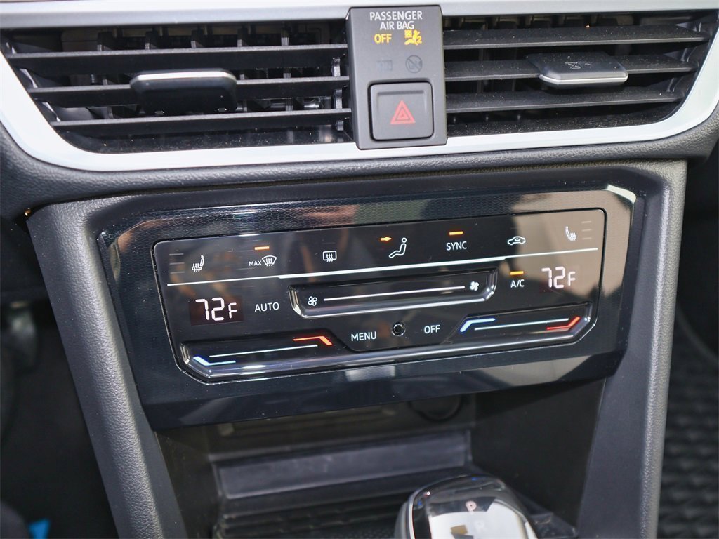 Certified 2025 Volkswagen Taos SE w/ Panoramic Sunroof Package image 20