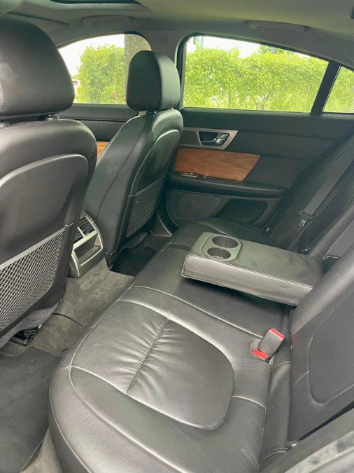 Used 2009 Jaguar XF Luxury RWD image 12