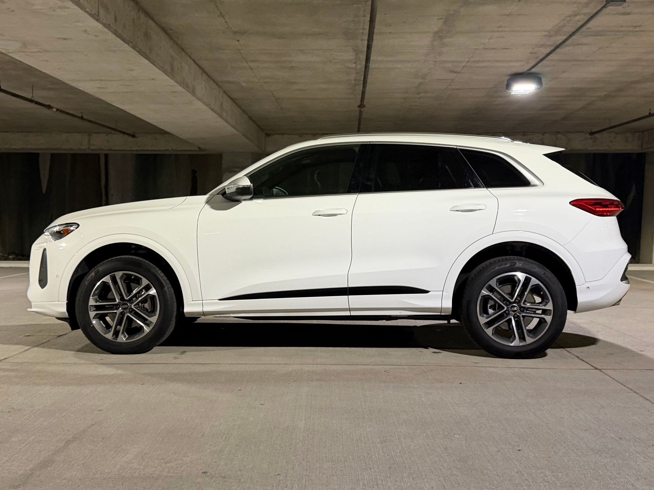 Certified 2025 Audi Q5 Premium AWD/4WD image 2