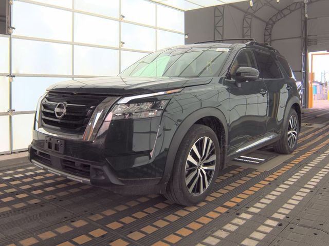 Used 2024 Nissan Pathfinder Platinum w/ Cargo Package AWD/4WD image 4