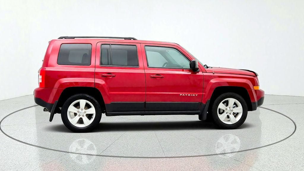 Used 2017 Jeep Patriot Latitude FWD image 4