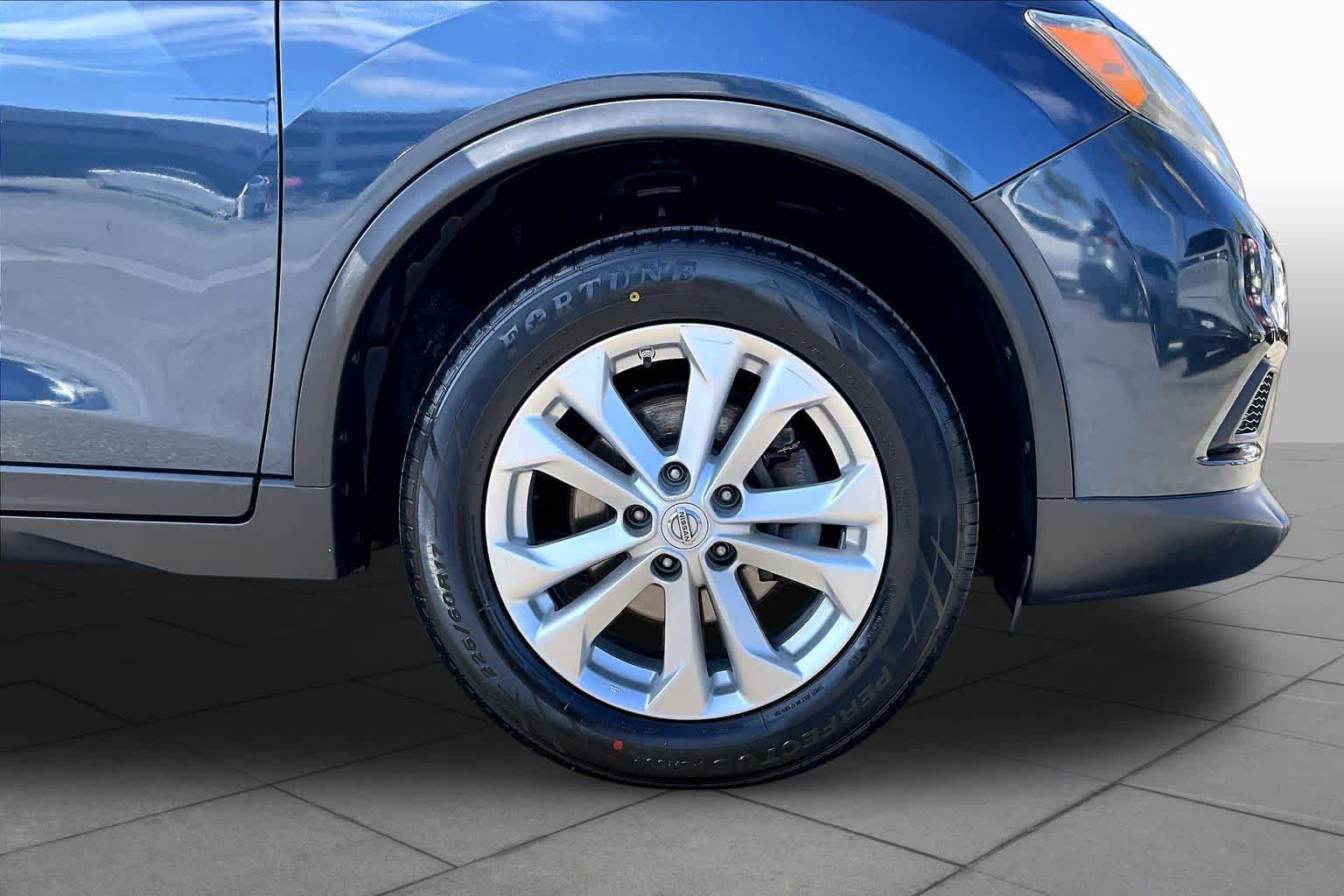 Used 2016 Nissan Rogue SV FWD image 9