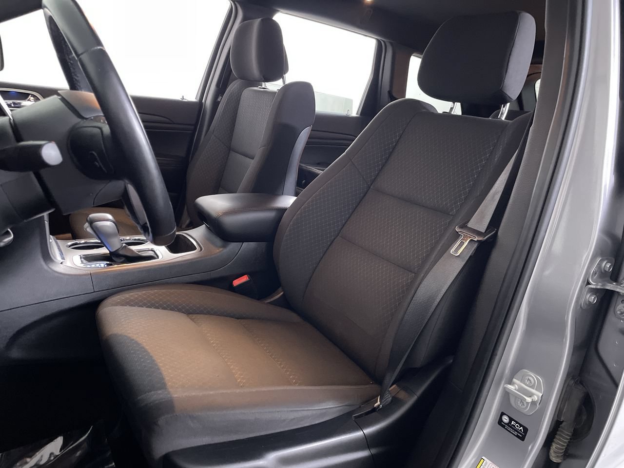 Used 2021 Jeep Grand Cherokee Laredo w/ Security & Convenience Group AWD/4WD image 12