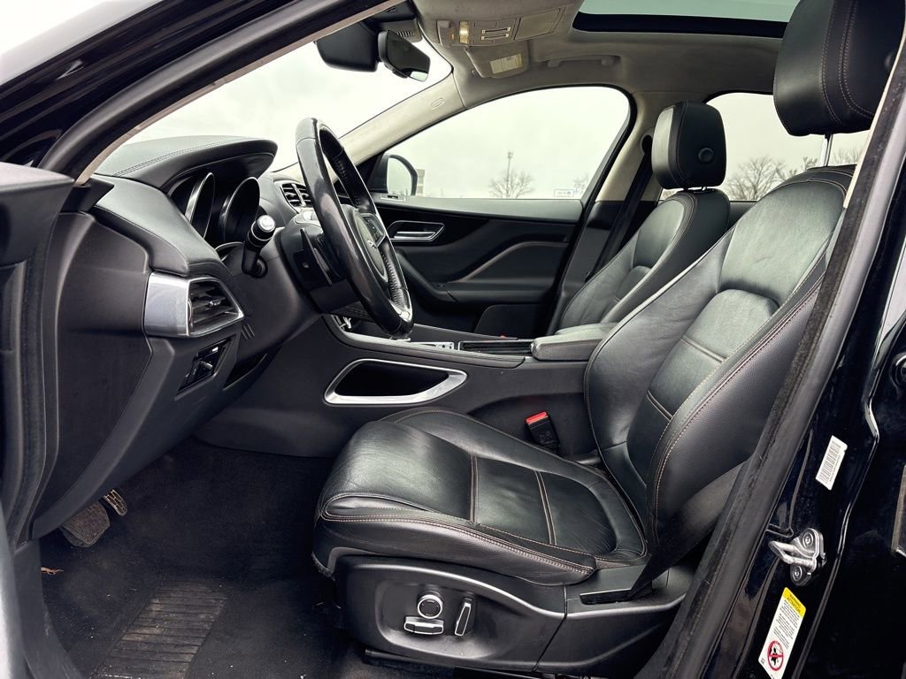 Used 2020 Jaguar F-PACE Prestige image 16