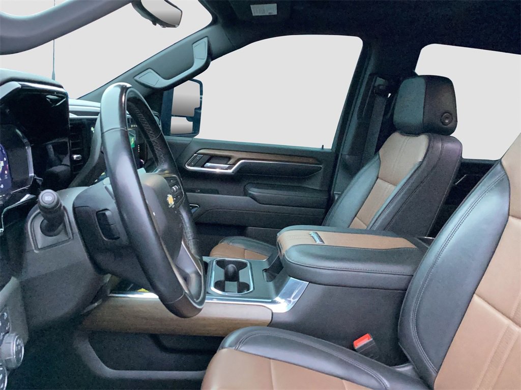 Used 2024 Chevrolet Silverado 3500 High Country w/ Technology Package image 33