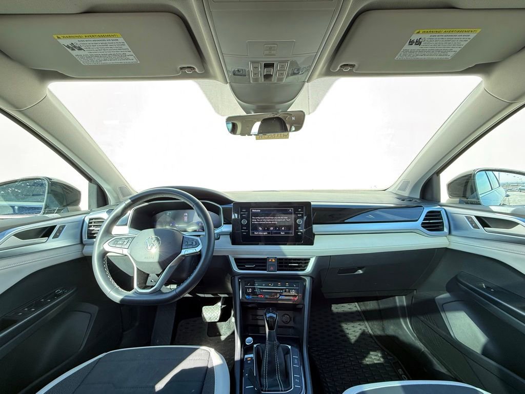 Certified 2025 Volkswagen Taos SE image 6