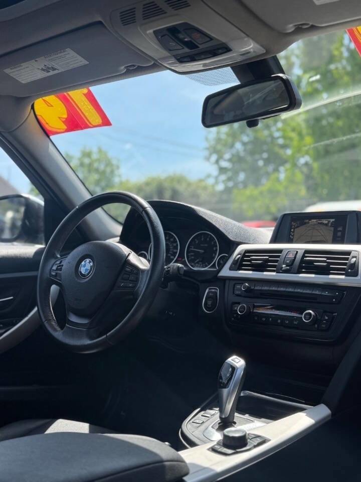 Used 2014 BMW 320i xDrive Sedan AWD/4WD image 3