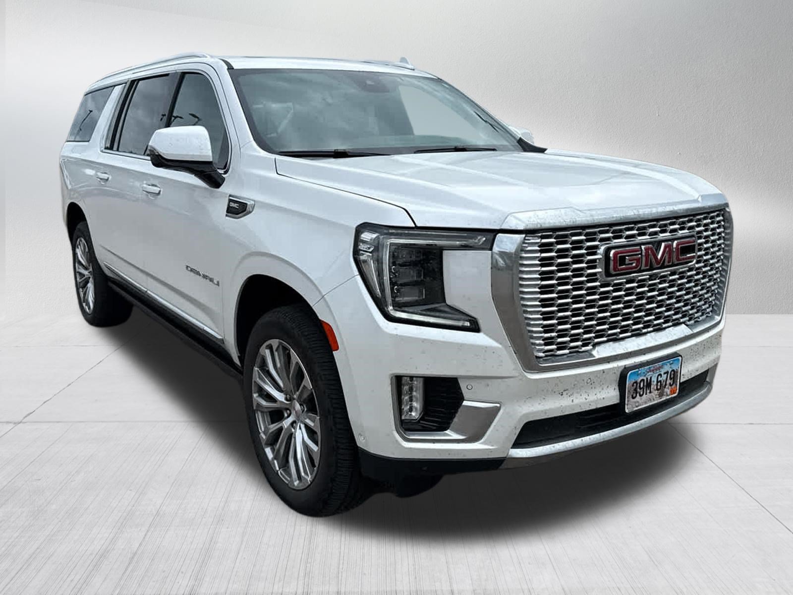Used 2023 GMC Yukon XL Denali w/ Denali Reserve Package AWD/4WD image 2