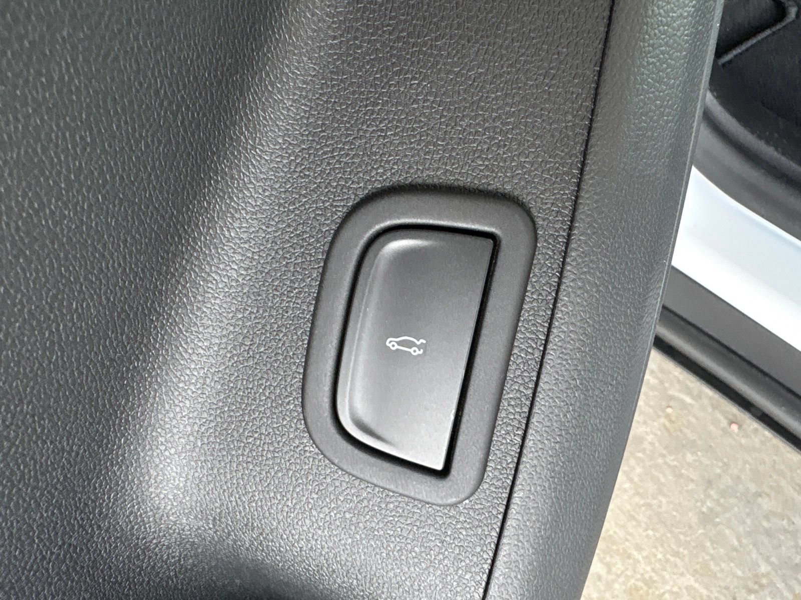 New 2027 Chevrolet Traverse LT w/ Sun and Wheel Package FWD image 13