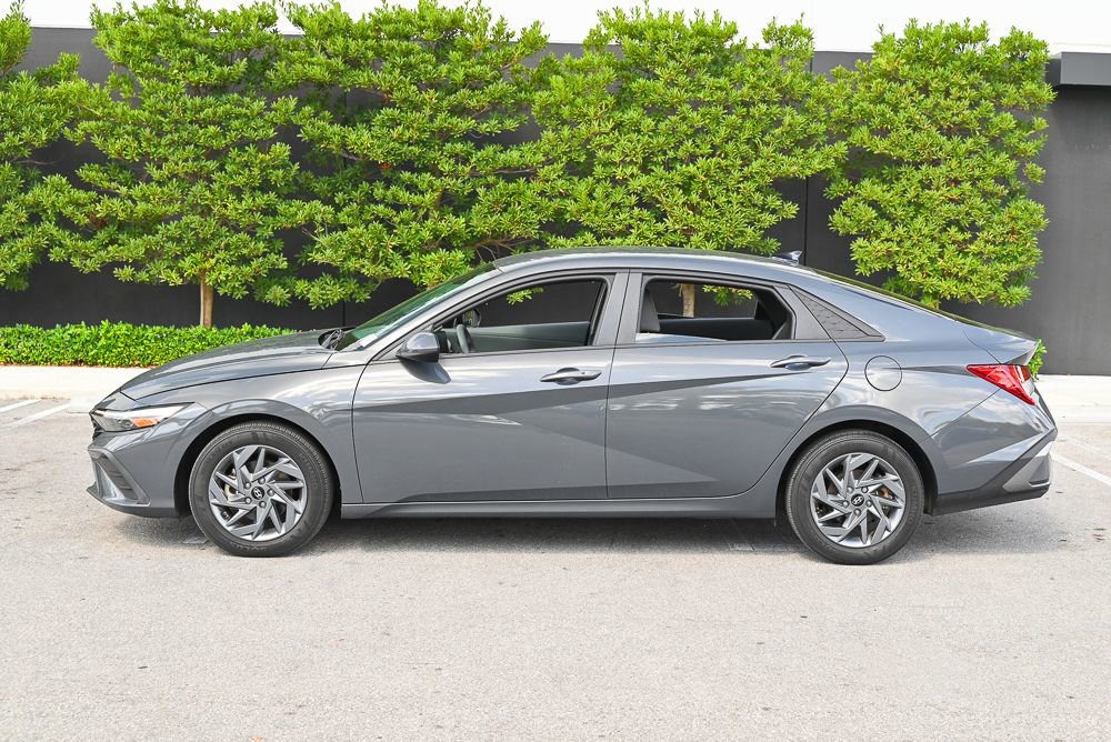 Used 2024 Hyundai Elantra Blue FWD image 7