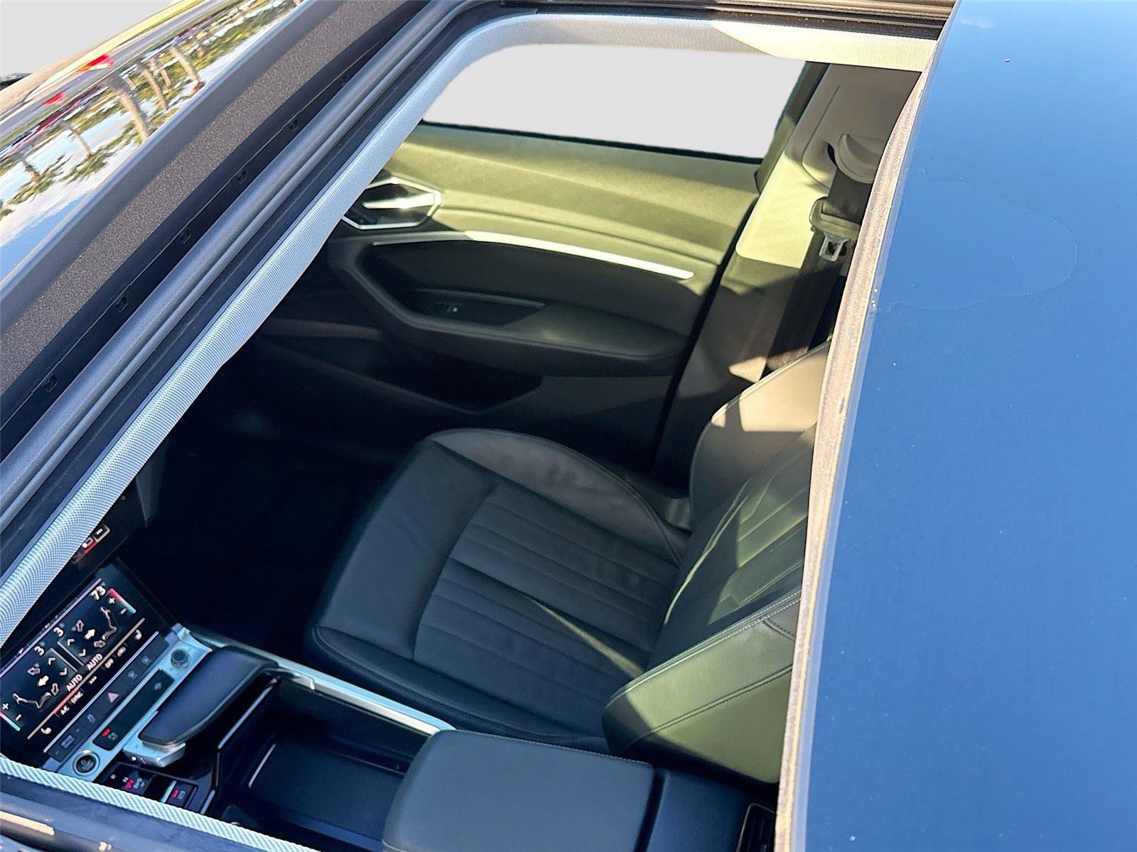 Used 2021 Audi e-tron Premium w/ Convenience Plus Package image 24