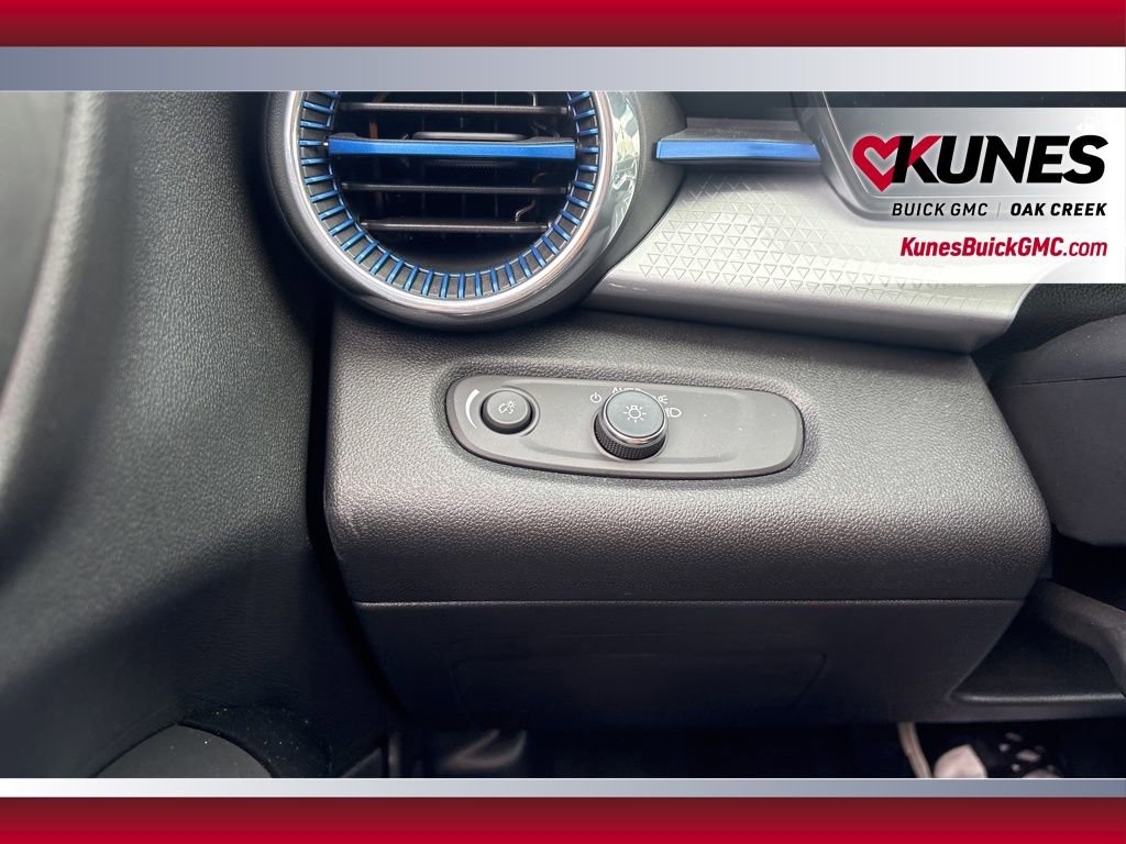 Used 2024 Chevrolet Trax LT w/ Driver Confidence Package image 17