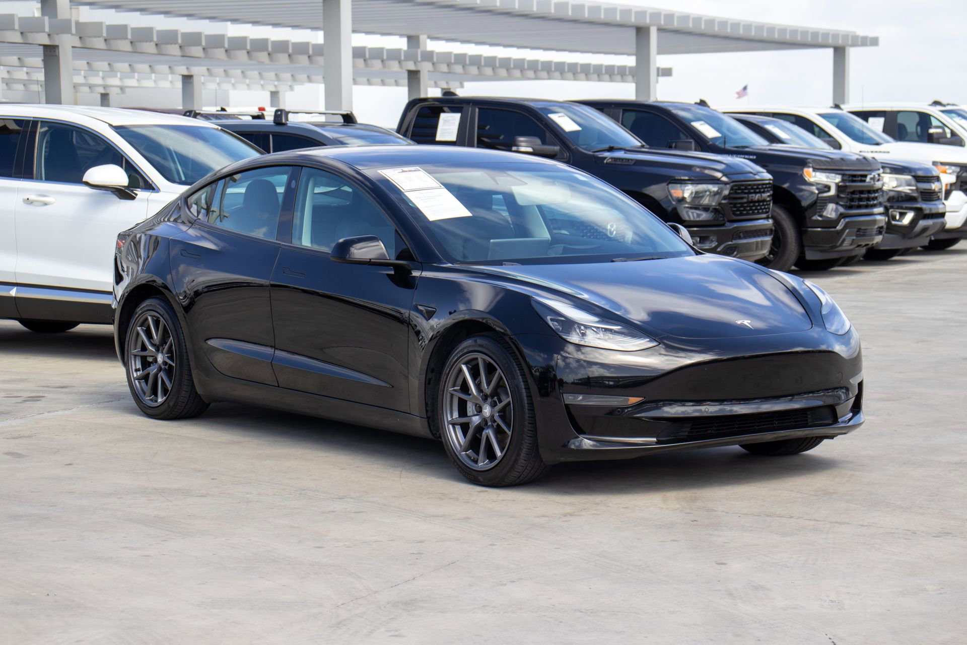 Used 2022 Tesla Model 3 video 3