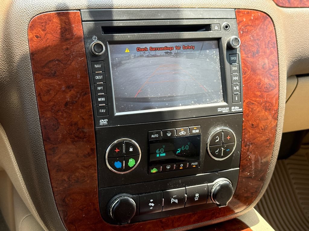 Used 2013 Chevrolet Suburban LTZ RWD image 28