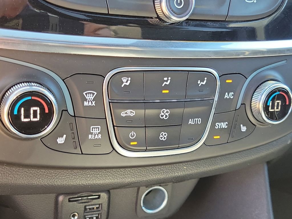 Used 2023 Chevrolet Traverse RS AWD/4WD image 32
