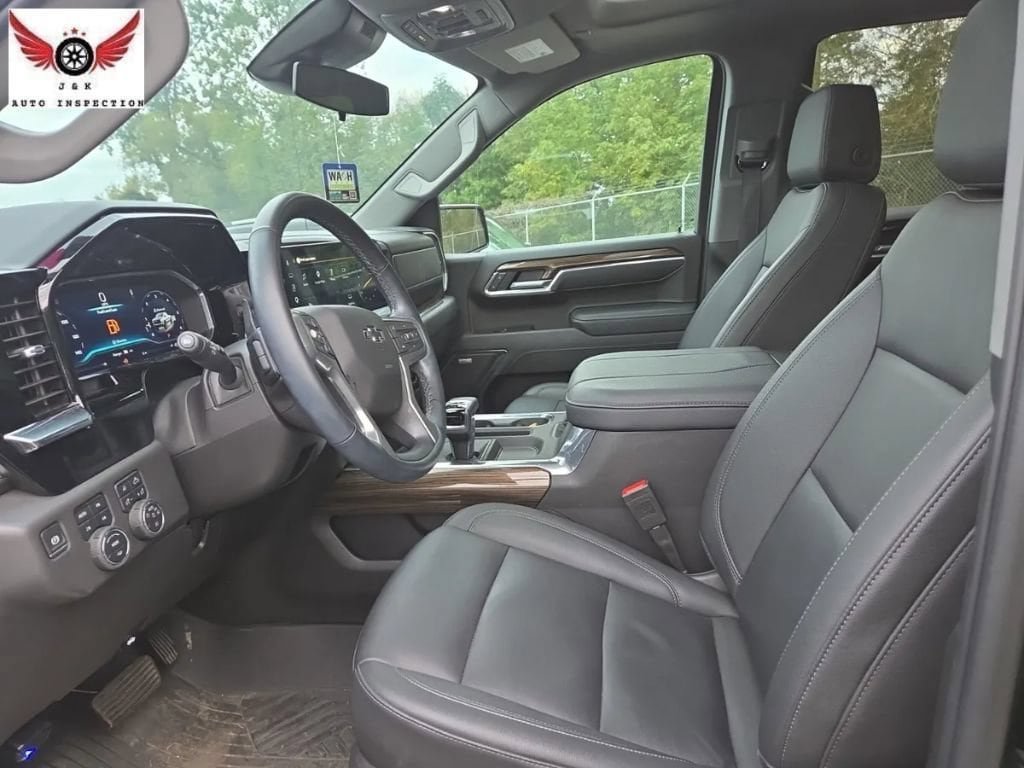 Used 2025 Chevrolet Silverado 1500 LT Trail Boss w/ LT Trail Boss Premium Package AWD/4WD image 15