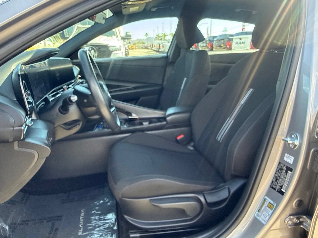 Used 2025 Hyundai Elantra SEL FWD image 22