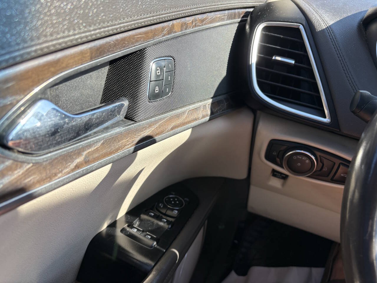 Used 2016 Lincoln MKX Select w/ Climate Package AWD/4WD image 18