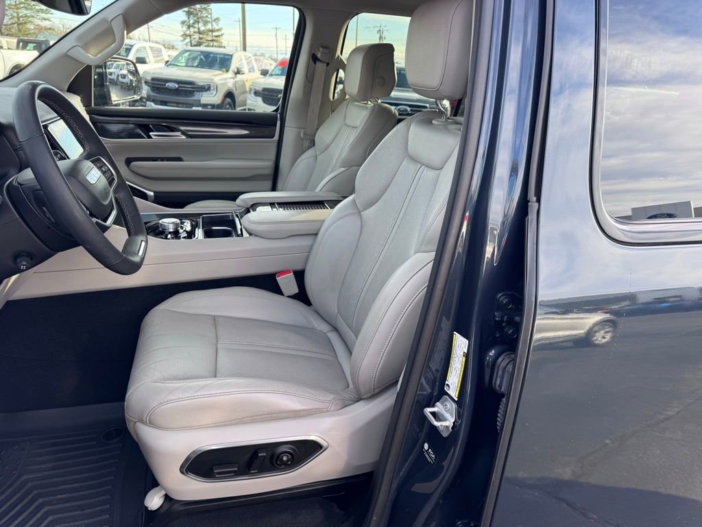 Used 2023 Jeep Wagoneer 4WD w/ Premium Group I image 21