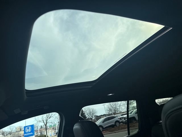 Used 2024 Chevrolet Traverse LT w/ Enhanced Driving Package image 16