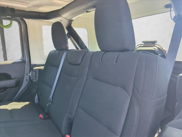 Used 2019 Jeep Wrangler Unlimited Sahara AWD/4WD image 26