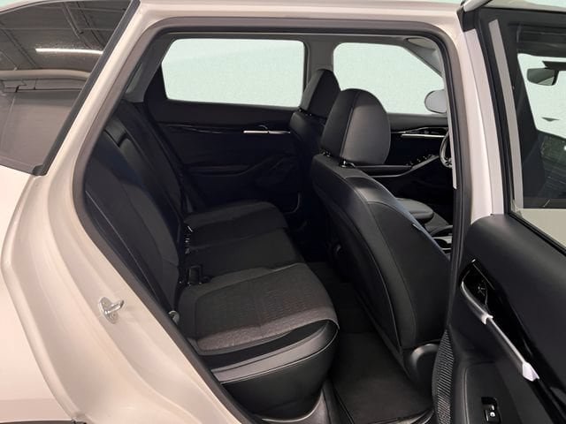 Used 2025 Kia Seltos S FWD image 8
