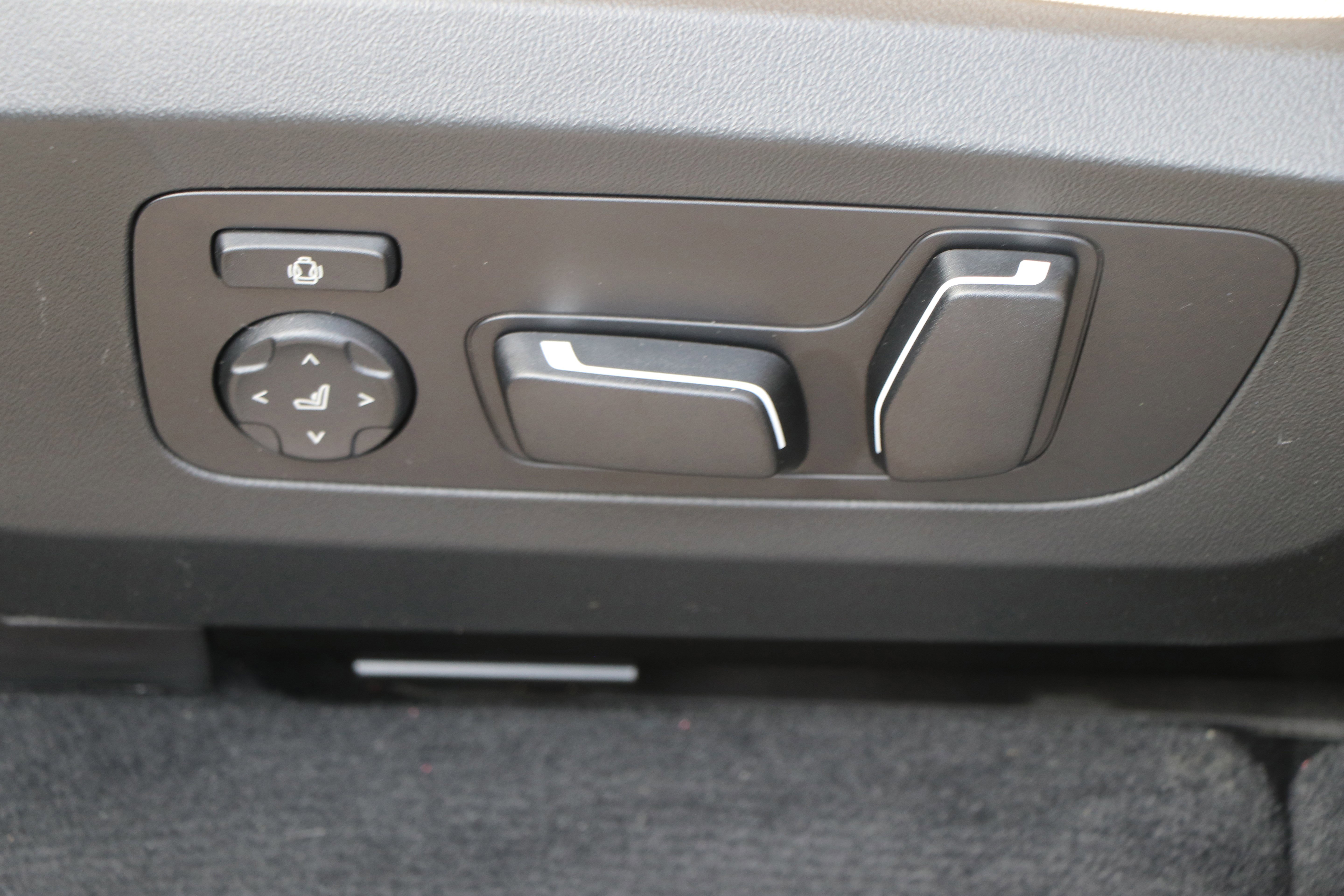 Certified 2025 BMW X3 xDrive30i w/ Premium Package image 28