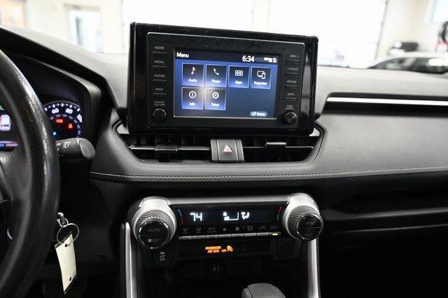 Used 2019 Toyota RAV4 LE image 14