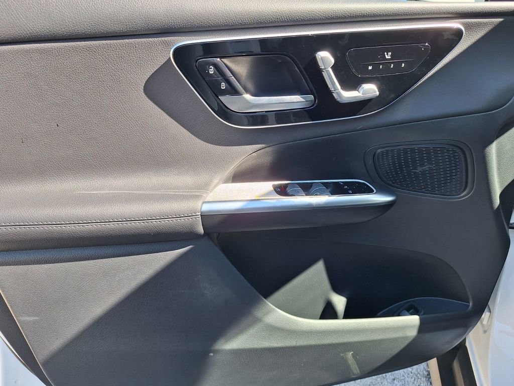 Used 2025 Mercedes-Benz GLC 300 image 30