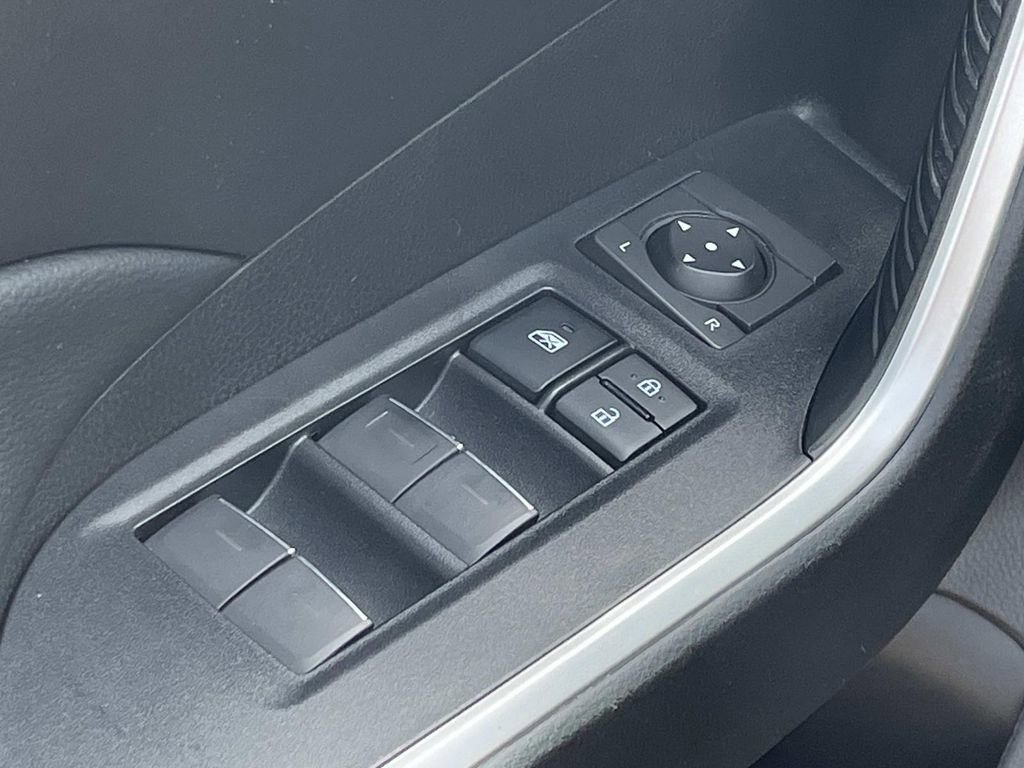 Used 2022 Toyota RAV4 XLE w/ Convenience Package image 16