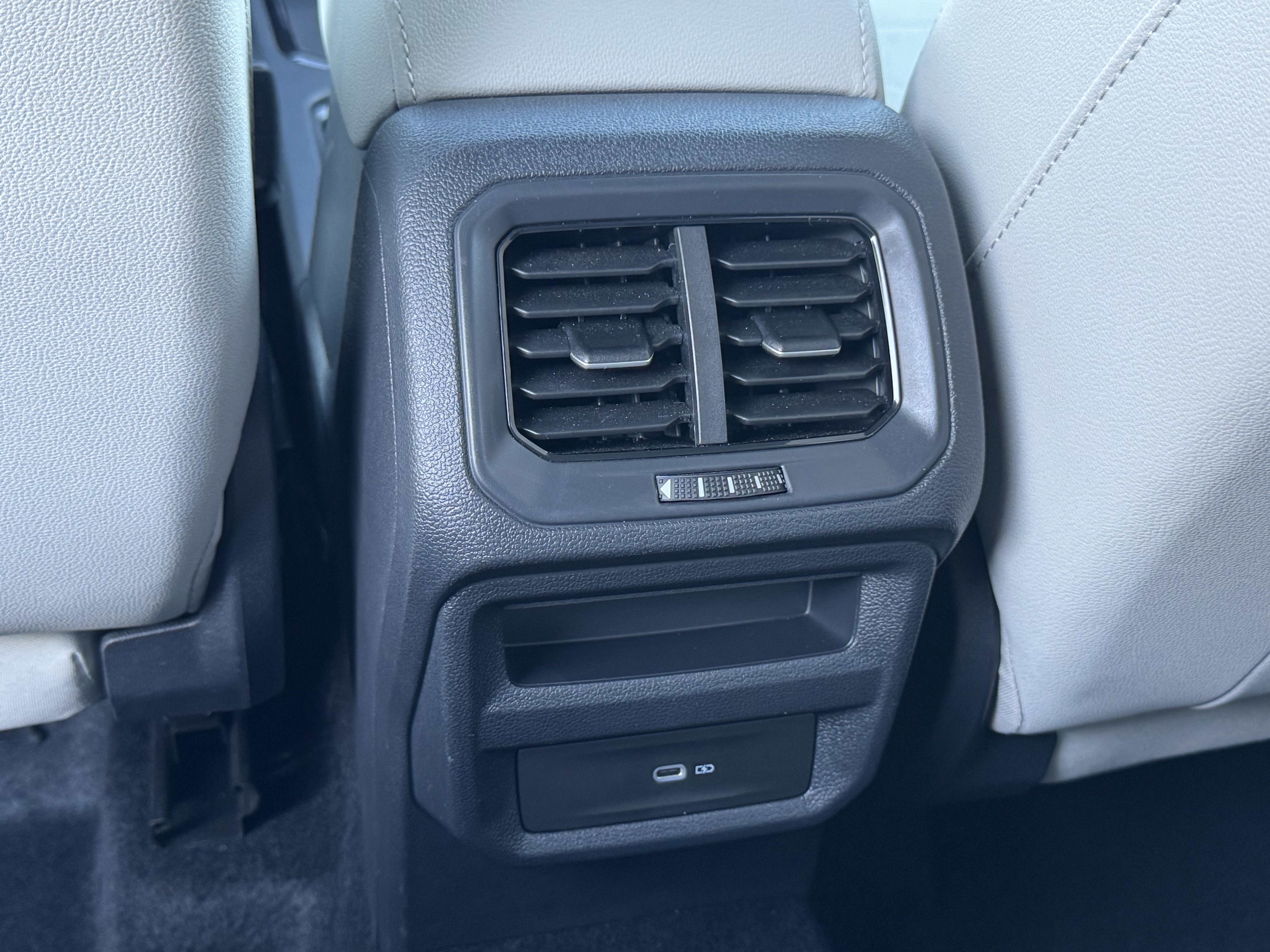 Used 2025 Volkswagen Taos SE image 34