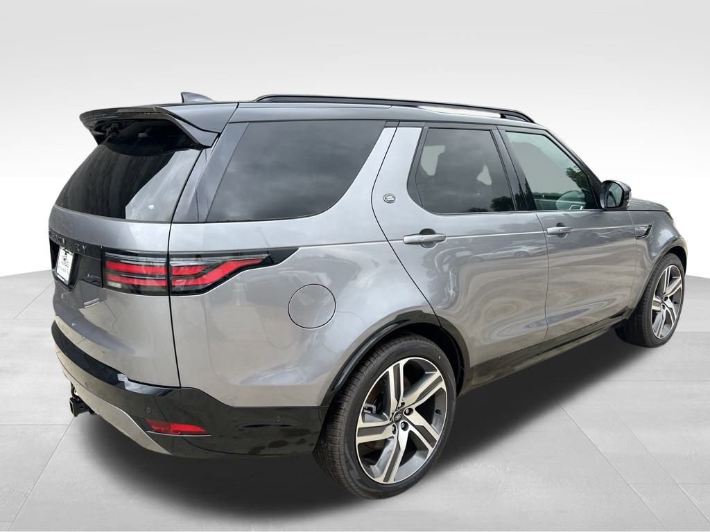 New 2024 Land Rover Discovery Dynamic SE image 6