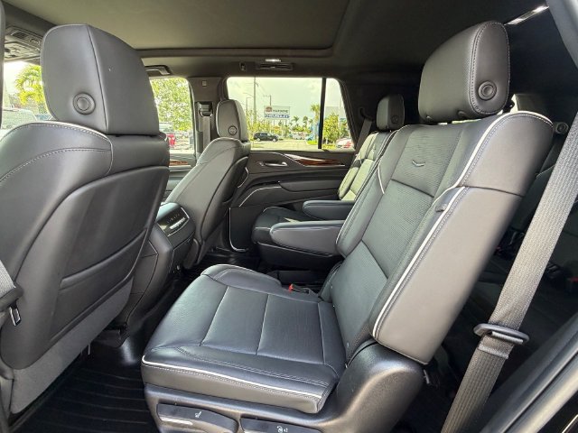 Used 2022 Cadillac Escalade Premium Luxury AWD/4WD image 12