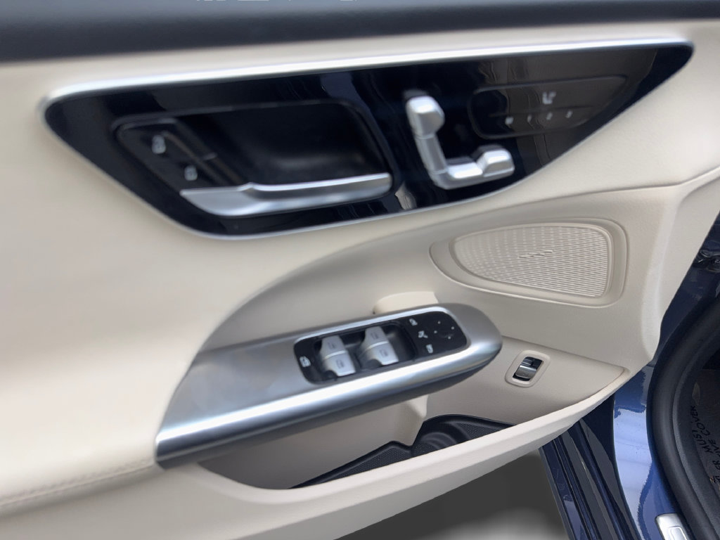 Used 2024 Mercedes-Benz C 300 Sedan image 32