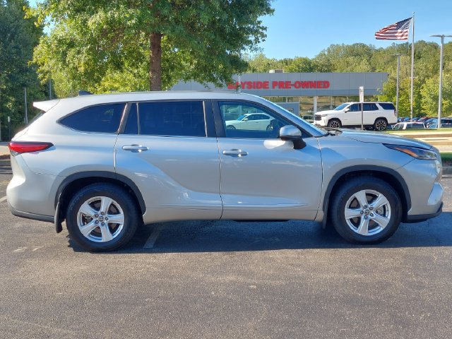 Used 2023 Toyota Highlander L FWD image 29