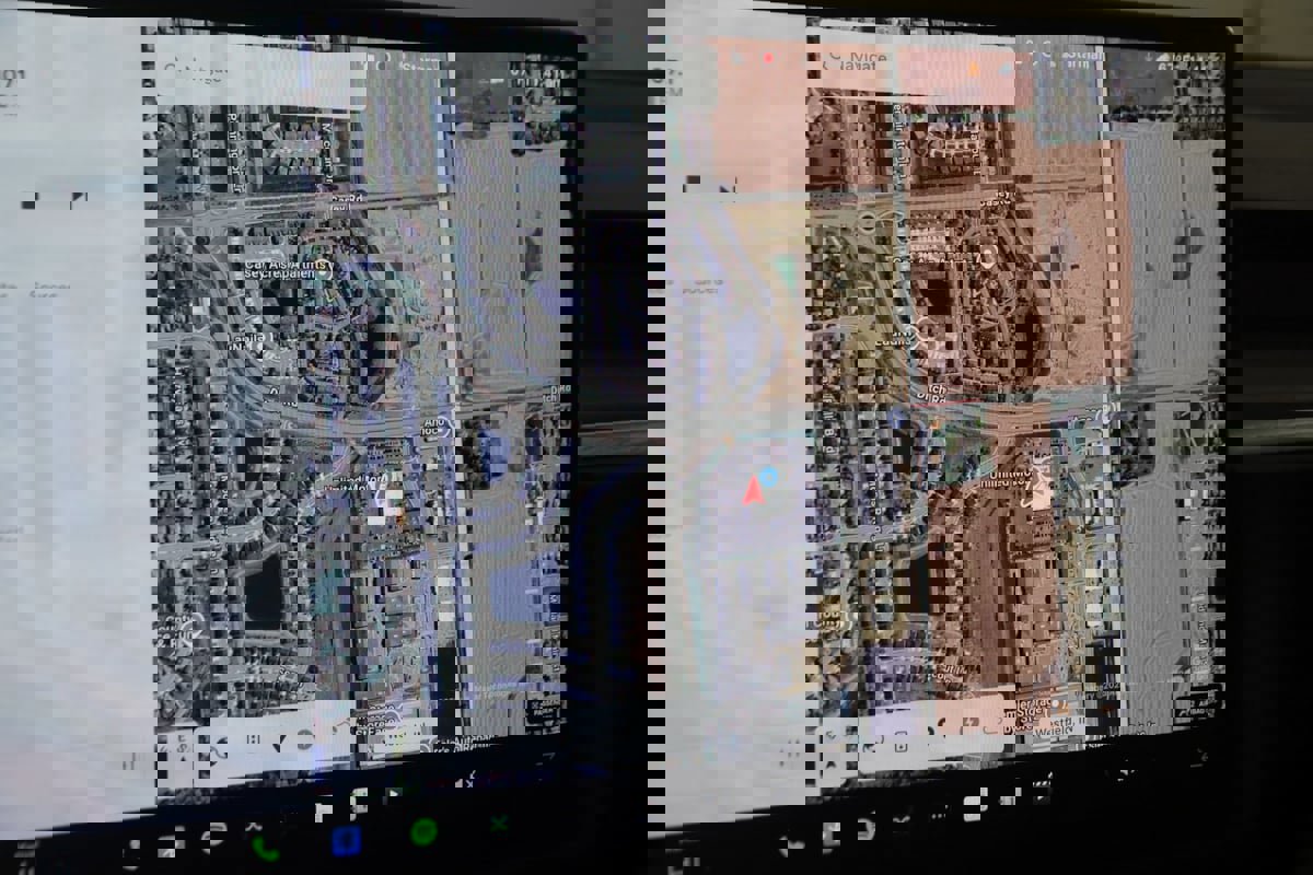 Used 2022 Tesla Model X image 38