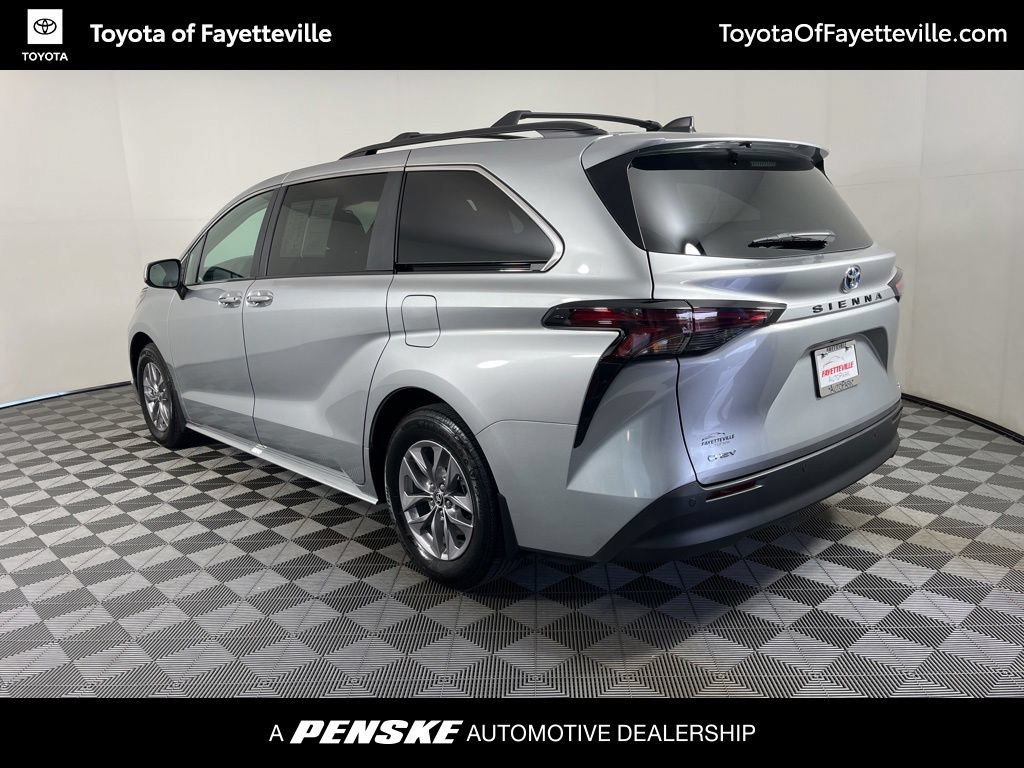 Certified 2025 Toyota Sienna XLE FWD image 17