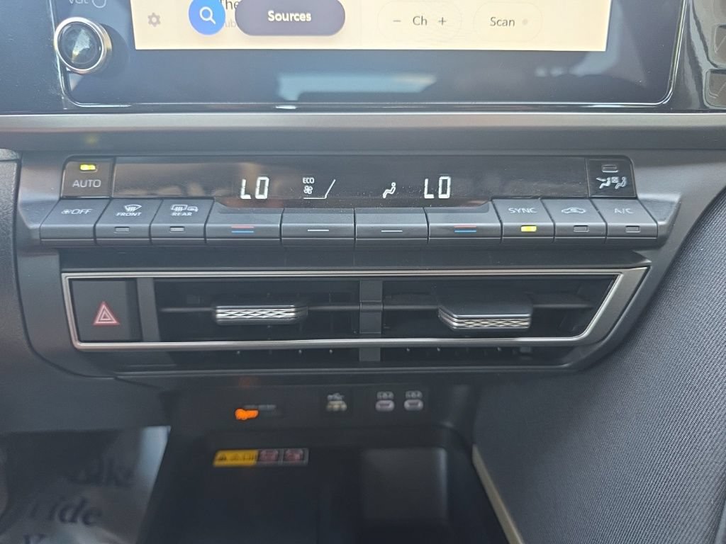 Used 2026 Toyota Camry LE FWD image 28