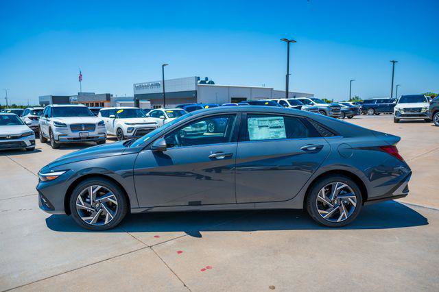 New 2026 Hyundai Elantra Limited FWD image 2
