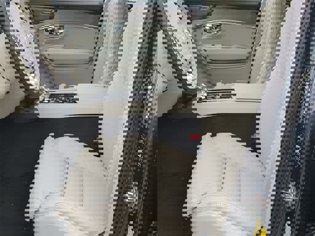 New 2026 Volvo XC90 B6 Ultra w/ Protection Package image 16