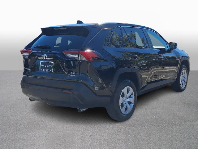 Used 2024 Toyota RAV4 LE AWD/4WD image 4