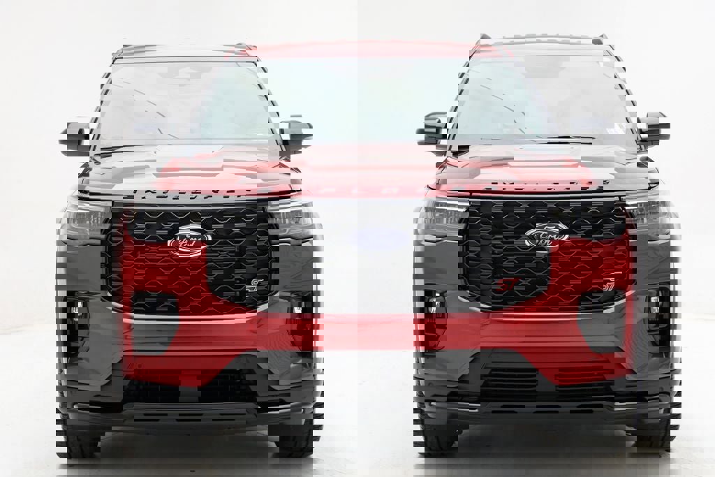 Used 2025 Ford Explorer ST image 4