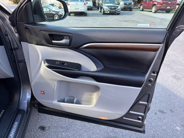 Used 2015 Toyota Highlander Limited Platinum AWD/4WD image 20