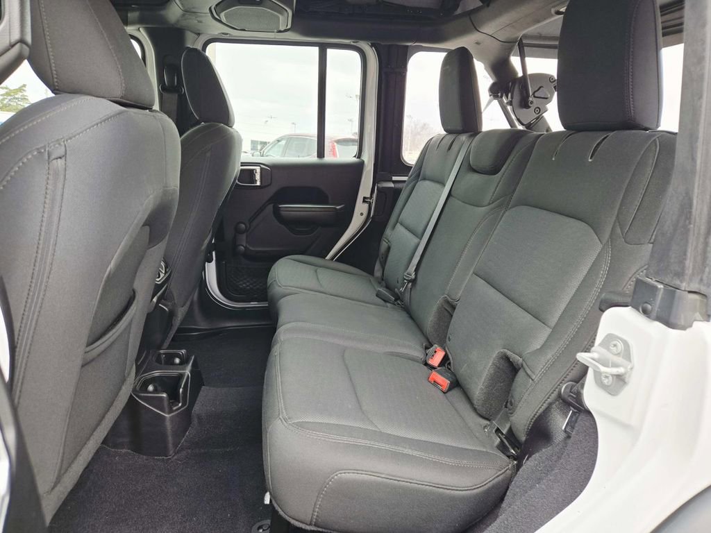 Used 2018 Jeep Wrangler Unlimited Sport image 12
