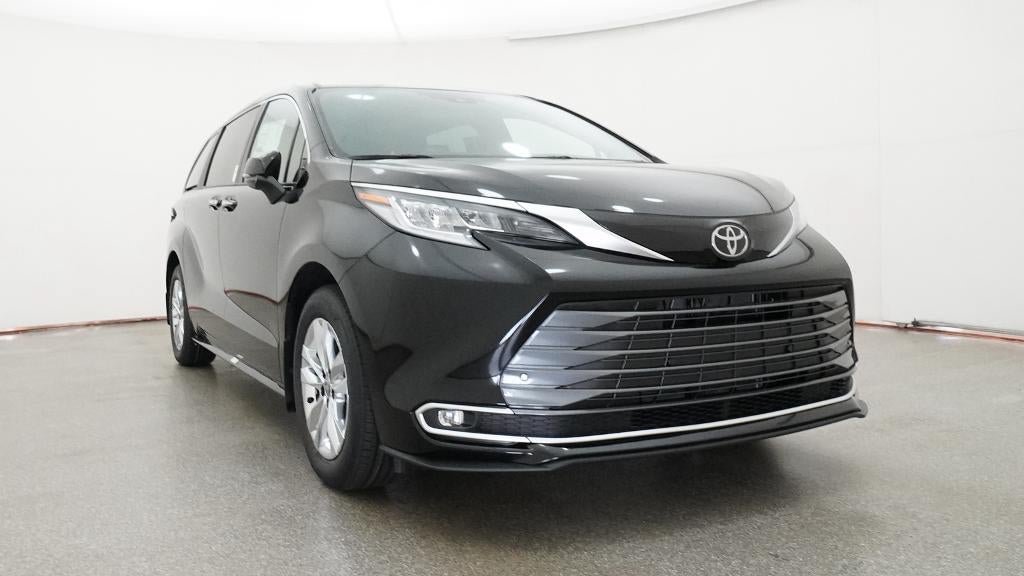 New 2026 Toyota Sienna Limited FWD image 30