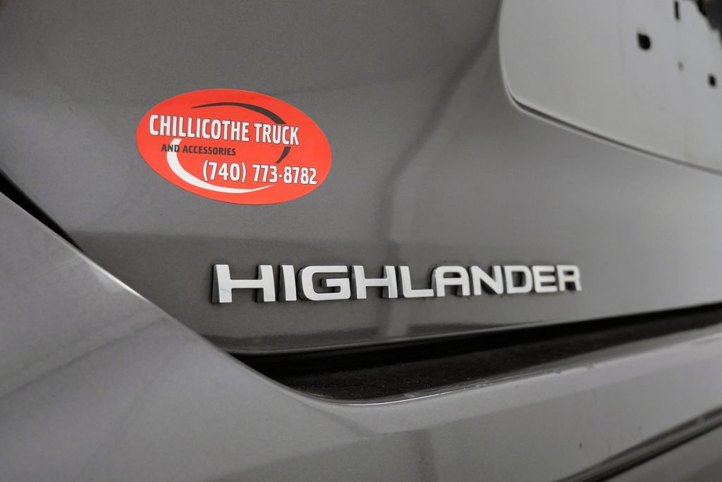 Used 2021 Toyota Highlander XLE AWD/4WD image 9